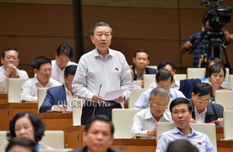 Điện, xăng tăng giá nhưng tư lệnh ngành công thương thoát chất vấn - Ảnh 1. Điện, xăng tăng giá nhưng tư lệnh ngành công thương thoát chất vấn - Ảnh 1.