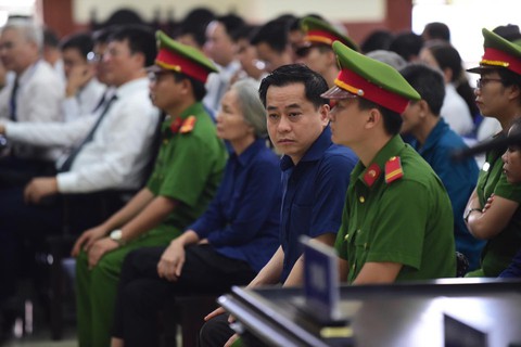 Hình ảnh đầu tiên về phiên phúc thẩm bộ sậu DAB và Vũ nhôm - Ảnh 3. Hình ảnh đầu tiên về phiên phúc thẩm bộ sậu DAB và Vũ nhôm - Ảnh 3.