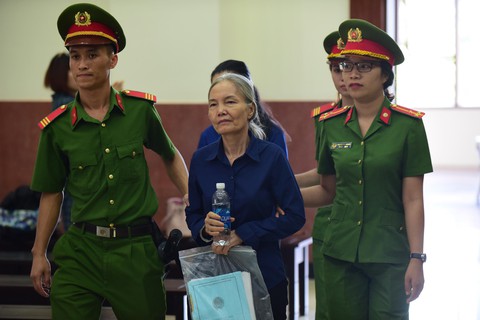 Vũ Nhôm khai thường mượn tiền của Trần Phương Bình - Ảnh 2. Vũ Nhôm khai thường mượn tiền của Trần Phương Bình - Ảnh 2.