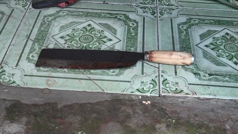 Vụ án cả nhà chết trong phòng trọ: nghi người chồng cắt cổ vợ con - Ảnh 5. Vụ án cả nhà chết trong phòng trọ: nghi người chồng cắt cổ vợ con - Ảnh 5.