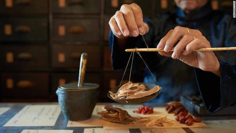Lần đầu đưa Đông y vào sách, WHO khiến thầy thuốc Tây náo loạn - Ảnh 1. Lần đầu đưa Đông y vào sách, WHO khiến thầy thuốc Tây náo loạn - Ảnh 1.