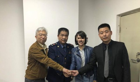 Nữ thạc sĩ Trung Quốc khóc thảm thương vì bị lừa mua Mercedes dỏm - Ảnh 2. Nữ thạc sĩ Trung Quốc khóc thảm thương vì bị lừa mua Mercedes dỏm - Ảnh 2.