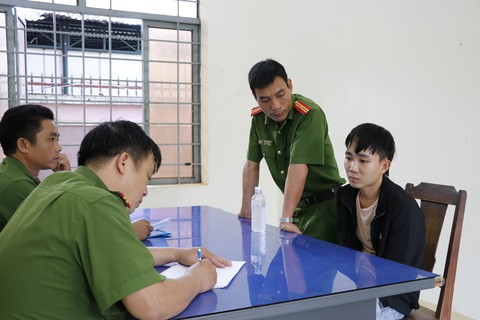 Thách đánh nhau trên Facebook, 1 thanh niên bị đối thủ dùng rựa chém chết - Ảnh 1. Thách đánh nhau trên Facebook, 1 thanh niên bị đối thủ dùng rựa chém chết - Ảnh 1.