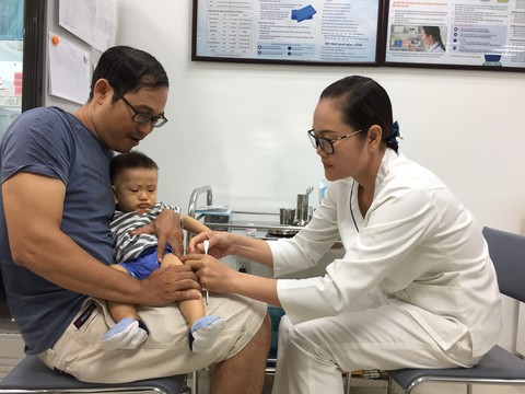 Gần 25% trẻ chưa được tiêm chủng văcxin 6 trong 1 - Ảnh 1. Gần 25% trẻ chưa được tiêm chủng văcxin 6 trong 1 - Ảnh 1.