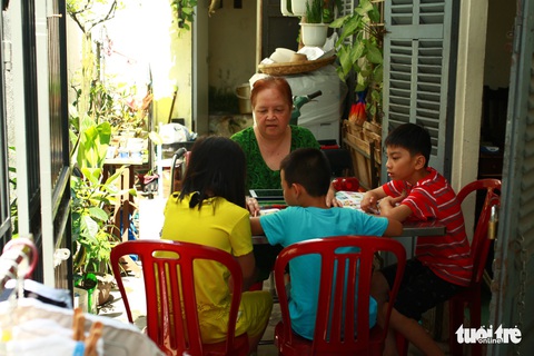 Lớp tiếng Anh miễn phí của cô Hương - Ảnh 1. Lớp tiếng Anh miễn phí của cô Hương - Ảnh 1.
