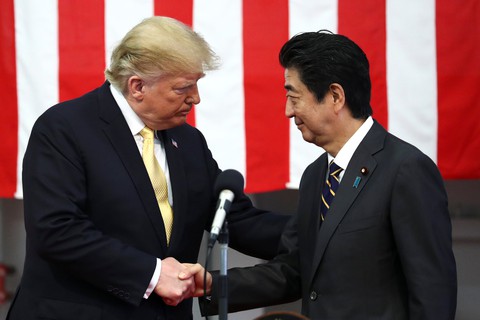 Ông Trump mong quân đội Nhật mạnh lên, sát cánh quân Mỹ tại châu Á - Ảnh 1. Ông Trump mong quân đội Nhật mạnh lên, sát cánh quân Mỹ tại châu Á - Ảnh 1.