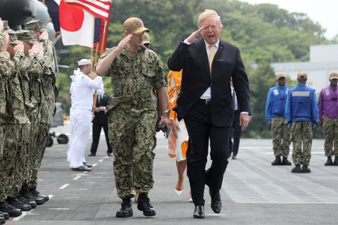 Ông Trump mong quân đội Nhật mạnh lên, sát cánh quân Mỹ tại châu Á - Ảnh 2. Ông Trump mong quân đội Nhật mạnh lên, sát cánh quân Mỹ tại châu Á - Ảnh 2.