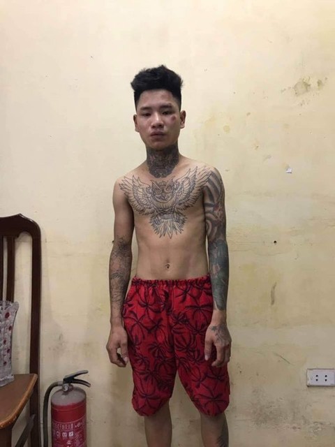 Lao thẳng xe máy vào tổ CSGT, một trung úy ngã gục phải cấp cứu - Ảnh 2. Lao thẳng xe máy vào tổ CSGT, một trung úy ngã gục phải cấp cứu - Ảnh 2.