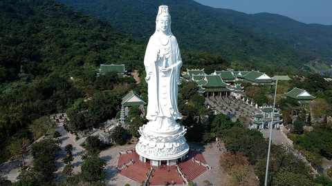 CNN chọn ảnh tượng Phật ở Đà Nẵng vào top 50 ảnh du lịch đẹp - Ảnh 2. CNN chọn ảnh tượng Phật ở Đà Nẵng vào top 50 ảnh du lịch đẹp - Ảnh 2.
