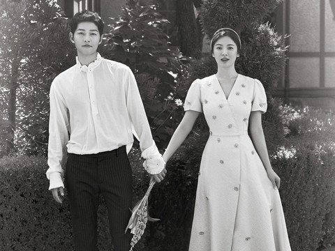 Song Joong Ki bác tin đồn ly hôn, nói Song Hye Kyo luôn ủng hộ chồng - Ảnh 1. Song Joong Ki bác tin đồn ly hôn, nói Song Hye Kyo luôn ủng hộ chồng - Ảnh 1.