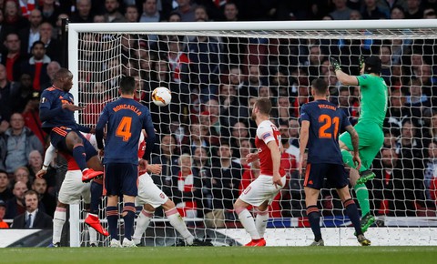 Lacazette giúp Arsenal lội ngược dòng thắng Valencia - Ảnh 2. Lacazette giúp Arsenal lội ngược dòng thắng Valencia - Ảnh 2.
