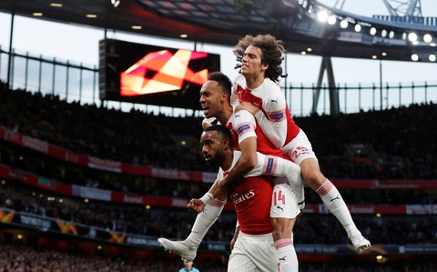 Lacazette giúp Arsenal lội ngược dòng thắng Valencia - Ảnh 1. Lacazette giúp Arsenal lội ngược dòng thắng Valencia - Ảnh 1.