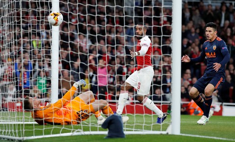 Lacazette giúp Arsenal lội ngược dòng thắng Valencia - Ảnh 3. Lacazette giúp Arsenal lội ngược dòng thắng Valencia - Ảnh 3.