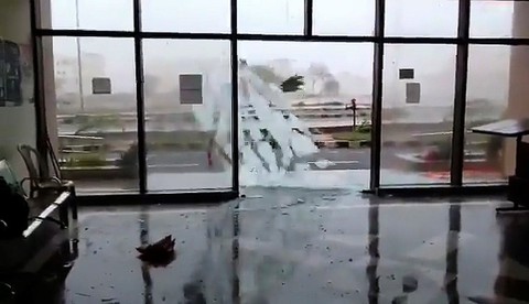 Siêu bão Fani ập vào Ấn Độ, 1 triệu người sơ tán - Ảnh 3. Siêu bão Fani ập vào Ấn Độ, 1 triệu người sơ tán - Ảnh 3.