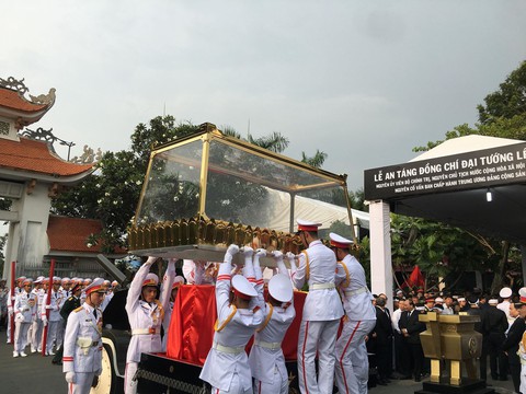 Tiễn đưa nguyên Chủ tịch nước Lê Đức Anh về nơi an nghỉ ngàn thu - Ảnh 5. Tiễn đưa nguyên Chủ tịch nước Lê Đức Anh về nơi an nghỉ ngàn thu - Ảnh 5.