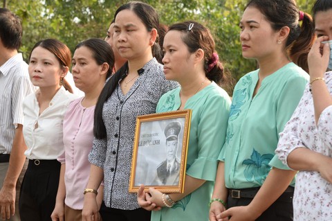 Tiễn đưa nguyên Chủ tịch nước Lê Đức Anh về nơi an nghỉ ngàn thu - Ảnh 16. Tiễn đưa nguyên Chủ tịch nước Lê Đức Anh về nơi an nghỉ ngàn thu - Ảnh 16.