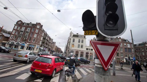 Bảo vệ môi trường, Amsterdam cấm xe chạy bằng xăng, dầu diesel - Ảnh 2. Bảo vệ môi trường, Amsterdam cấm xe chạy bằng xăng, dầu diesel - Ảnh 2.
