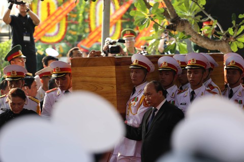 Tiễn đưa nguyên Chủ tịch nước Lê Đức Anh về nơi an nghỉ ngàn thu - Ảnh 8. Tiễn đưa nguyên Chủ tịch nước Lê Đức Anh về nơi an nghỉ ngàn thu - Ảnh 8.