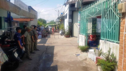 Vụ thảm sát ở Bình Tân: Hai cô cháu trốn trong tủ áo may mắn thoát chết - Ảnh 2. Vụ thảm sát ở Bình Tân: Hai cô cháu trốn trong tủ áo may mắn thoát chết - Ảnh 2.