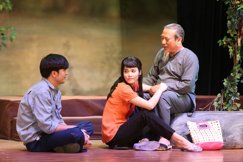 Tâm hồn lạc dòng, nhân nghĩa sẽ trôi... - Ảnh 2. Tâm hồn lạc dòng, nhân nghĩa sẽ trôi... - Ảnh 2.