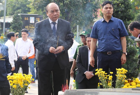Tiễn đưa nguyên Chủ tịch nước Lê Đức Anh về nơi an nghỉ ngàn thu - Ảnh 3. Tiễn đưa nguyên Chủ tịch nước Lê Đức Anh về nơi an nghỉ ngàn thu - Ảnh 3.
