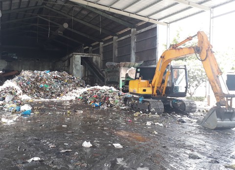 Đi làm 7h30, xe rác 9h tới, tôi không để rác trước nhà thì để đâu? - Ảnh 2. Đi làm 7h30, xe rác 9h tới, tôi không để rác trước nhà thì để đâu? - Ảnh 2.