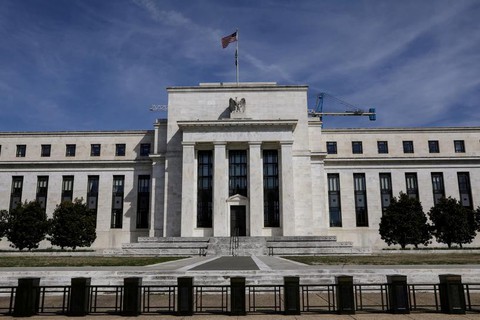 Fed giữ nguyên lãi suất và sẽ án binh bất động trong thời gian tới - Ảnh 1. Fed giữ nguyên lãi suất và sẽ án binh bất động trong thời gian tới - Ảnh 1.