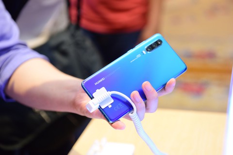 Trợ giá lên đến 4 triệu cho khách hàng lên đời Huawei P30 Series - Ảnh 2. Trợ giá lên đến 4 triệu cho khách hàng lên đời Huawei P30 Series - Ảnh 2.