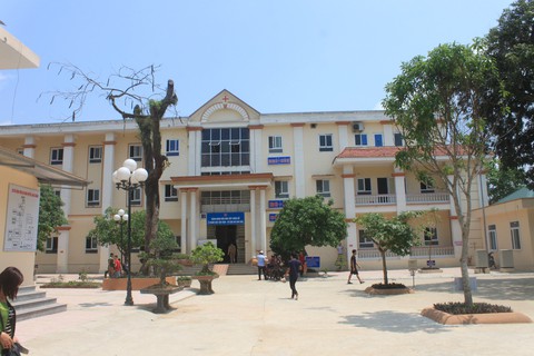 Bắt thanh niên nghi ngáo đá xông vào trường chém trọng thương 5 học sinh, 1 cô giáo - Ảnh 1. Bắt thanh niên nghi ngáo đá xông vào trường chém trọng thương 5 học sinh, 1 cô giáo - Ảnh 1.