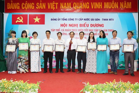 Sawaco khen thưởng biểu dương nhiều tập thể, cá nhân - Ảnh 1. Sawaco khen thưởng biểu dương nhiều tập thể, cá nhân - Ảnh 1.