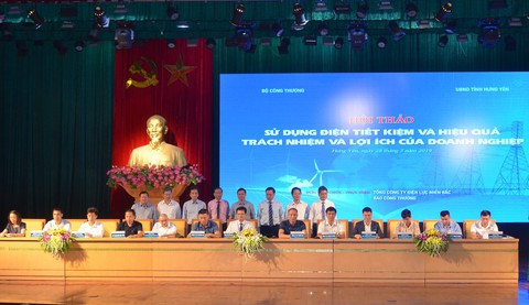 Sóng đầu tư trong ngành công nghiệp khiến nhu cầu điện tăng đột biến - Ảnh 1.