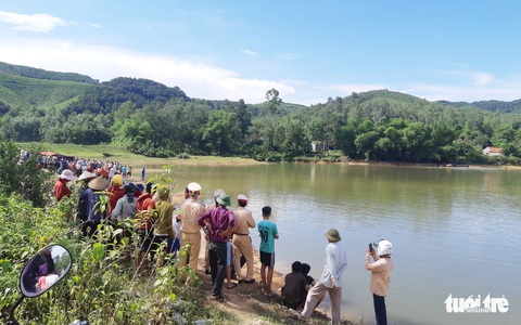 Buổi dã ngoại tang tóc của nhóm học sinh đuối nước - Ảnh 1. Buổi dã ngoại tang tóc của nhóm học sinh đuối nước - Ảnh 1.