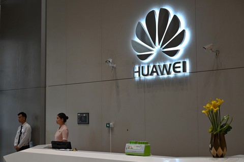 Huawei dính vòng kim cô, đến lượt Trung Quốc tung danh sách đen - Ảnh 2. Huawei dính vòng kim cô, đến lượt Trung Quốc tung danh sách đen - Ảnh 2.