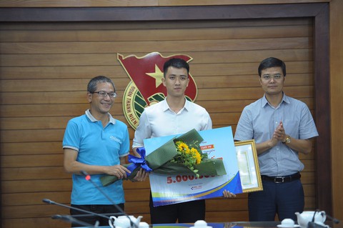 Phương tiện thu gom rác thải giật giải Ý tưởng sinh viên tình nguyện - Ảnh 1. Phương tiện thu gom rác thải giật giải Ý tưởng sinh viên tình nguyện - Ảnh 1.