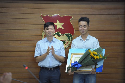 Phương tiện thu gom rác thải giật giải Ý tưởng sinh viên tình nguyện - Ảnh 2. Phương tiện thu gom rác thải giật giải Ý tưởng sinh viên tình nguyện - Ảnh 2.