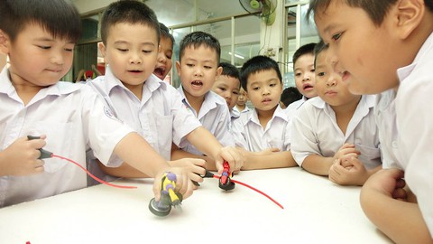 Người lớn hãy bớt ảo, bớt hơn thua nhau những điểm số 10 - Ảnh 1. Người lớn hãy bớt ảo, bớt hơn thua nhau những điểm số 10 - Ảnh 1.