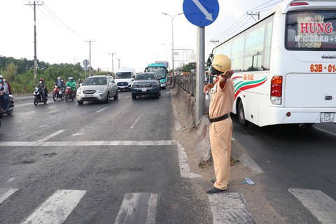Lập chốt CSGT ở các điểm thi THPT, đảm bảo giao thông thông thoáng - Ảnh 1. Lập chốt CSGT ở các điểm thi THPT, đảm bảo giao thông thông thoáng - Ảnh 1.