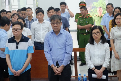 Cựu tổng giám đốc PVEP Đỗ Văn Khạnh lĩnh 3 năm tù - Ảnh 1. Cựu tổng giám đốc PVEP Đỗ Văn Khạnh lĩnh 3 năm tù - Ảnh 1.