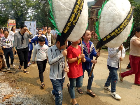 Đẫm nước mắt đám tang học trò nghèo bị đâm chết tại trường - Ảnh 1. Đẫm nước mắt đám tang học trò nghèo bị đâm chết tại trường - Ảnh 1.