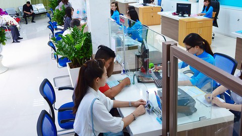 Ngân hàng nói thoáng, doanh nghiệp vẫn than - Ảnh 1. Ngân hàng nói thoáng, doanh nghiệp vẫn than - Ảnh 1.