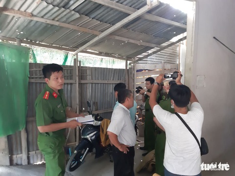 Truy bắt nghi phạm giết người tình do mâu thuẫn chuyện tình cảm - Ảnh 3. Truy bắt nghi phạm giết người tình do mâu thuẫn chuyện tình cảm - Ảnh 3.