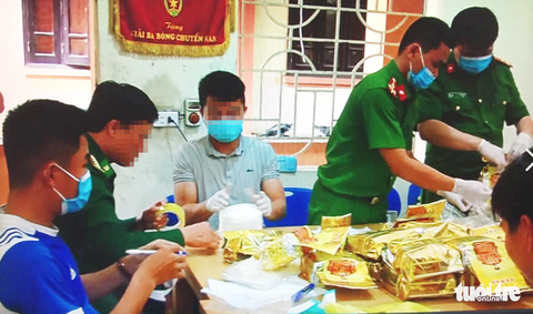 Khởi tố nhóm bị can đổ nửa tấn ma túy đá ra đồng muối - Ảnh 1. Khởi tố nhóm bị can đổ nửa tấn ma túy đá ra đồng muối - Ảnh 1.
