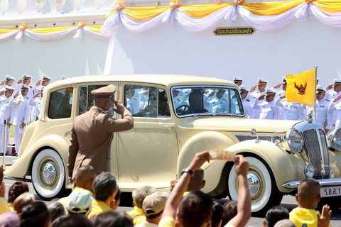 Nhà vua Thái Maha Vajiralongkorn đăng cơ - Ảnh 9. Nhà vua Thái Maha Vajiralongkorn đăng cơ - Ảnh 9.