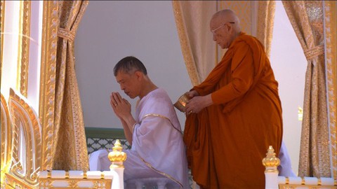 Nhà vua Thái Maha Vajiralongkorn đăng cơ - Ảnh 2. Nhà vua Thái Maha Vajiralongkorn đăng cơ - Ảnh 2.