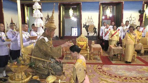 Nhà vua Thái Maha Vajiralongkorn đăng cơ - Ảnh 7. Nhà vua Thái Maha Vajiralongkorn đăng cơ - Ảnh 7.