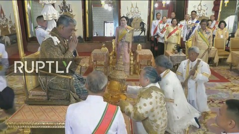 Nhà vua Thái Maha Vajiralongkorn đăng cơ - Ảnh 6. Nhà vua Thái Maha Vajiralongkorn đăng cơ - Ảnh 6.