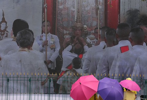 Nhà vua Thái Maha Vajiralongkorn đăng cơ - Ảnh 16. Nhà vua Thái Maha Vajiralongkorn đăng cơ - Ảnh 16.