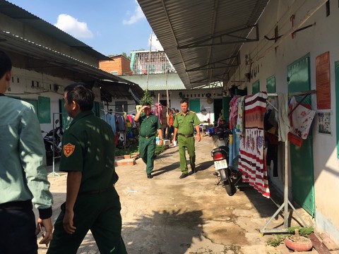 Sau tiếng la thất thanh, phát hiện hai vợ chồng bất động trong phòng trọ - Ảnh 2. Sau tiếng la thất thanh, phát hiện hai vợ chồng bất động trong phòng trọ - Ảnh 2.