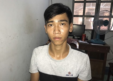 Giả cảnh sát xông vào sòng bạc cướp tiền - Ảnh 2. Giả cảnh sát xông vào sòng bạc cướp tiền - Ảnh 2.