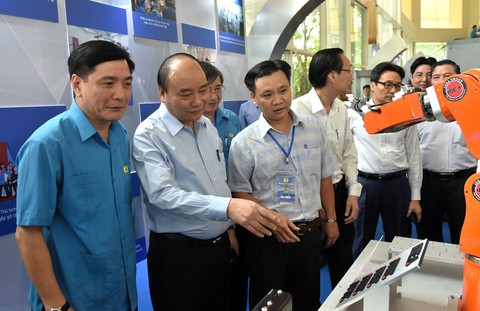 Thủ tướng Nguyễn Xuân Phúc: không thể đi theo con đường lao động giá rẻ - Ảnh 6. Thủ tướng Nguyễn Xuân Phúc: không thể đi theo con đường lao động giá rẻ - Ảnh 6.